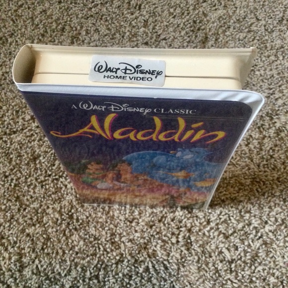 🎥 Walt Disney Aladdin on VHS 📼 - Picture 3 of 7